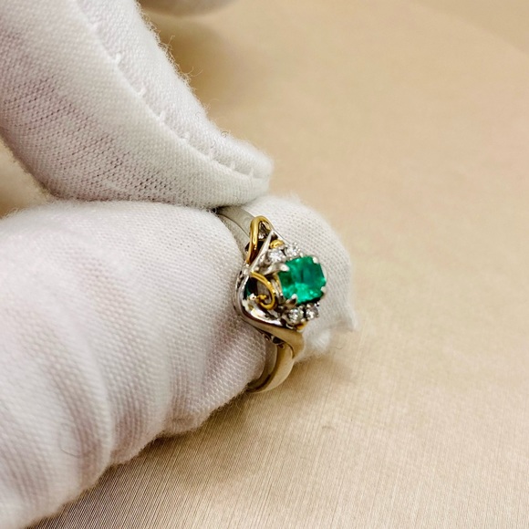 EUC Estate Platinum Natural Emerald & Diamond Ring w/ 18k Yellow Gold Accents - Picture 11 of 15